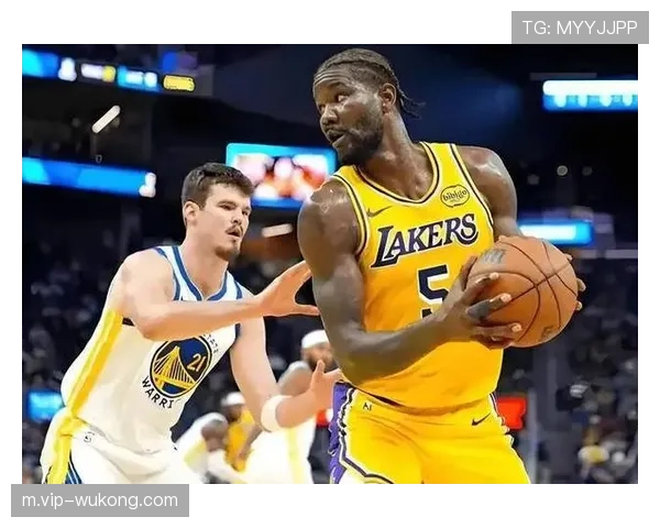 艾顿13分8篮板湖人内线轮换 海耶斯防守端贡献支撑禁区保护体系